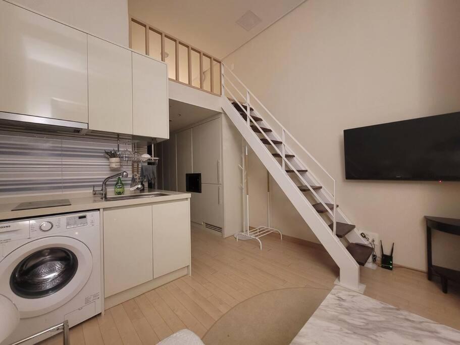 Apartemen Comfortable Duplex House With View #seokchonlakeview #lotteworld