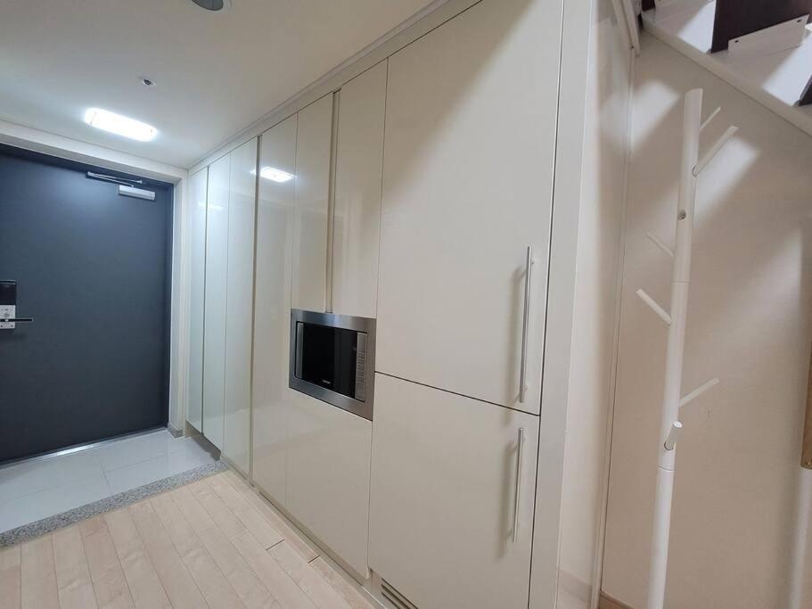 Apartemen Comfortable Duplex House With View #seokchonlakeview #lotteworld Seoul