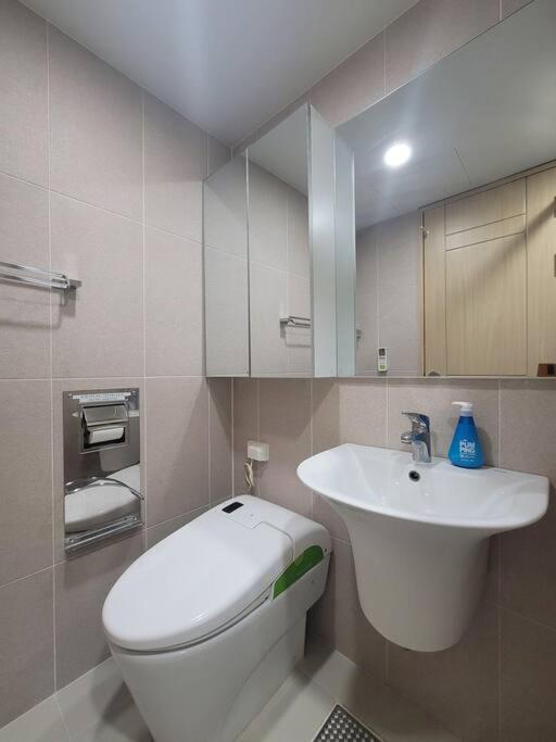 Apartemen Comfortable Duplex House With View #seokchonlakeview #lotteworld *