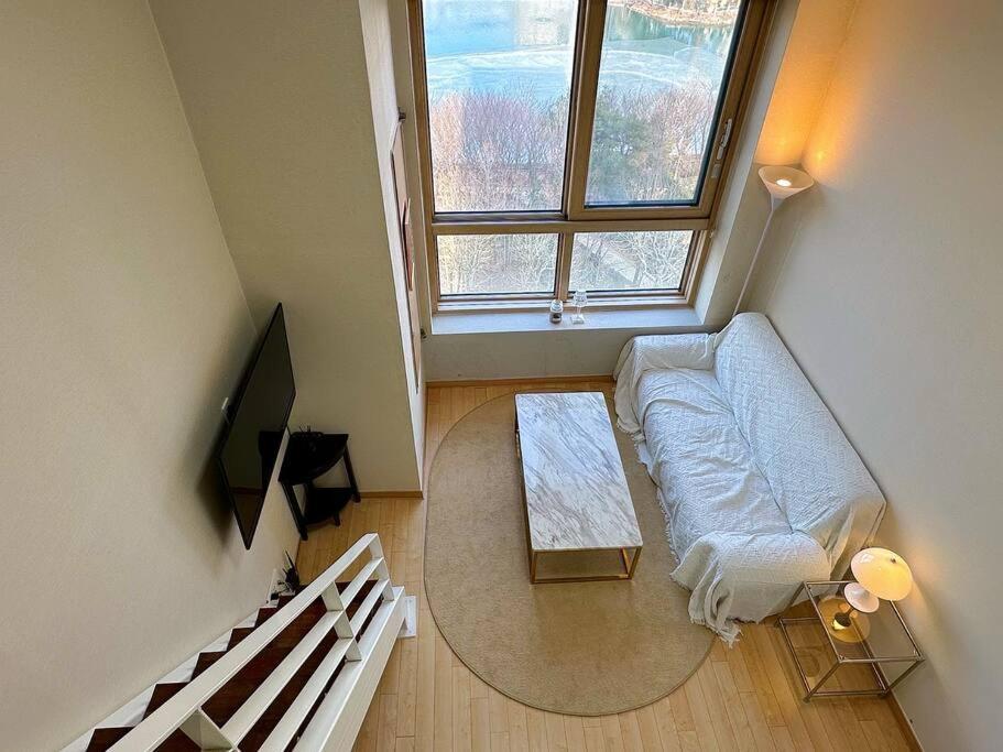 Apartemen Comfortable Duplex House With View #seokchonlakeview #lotteworld Seoul